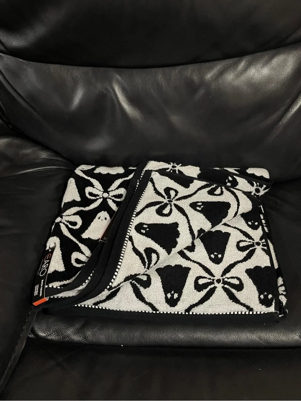 CARO HOME Halloween Black Ghosts and Bows Bath Towel Halloween Ghost Towel